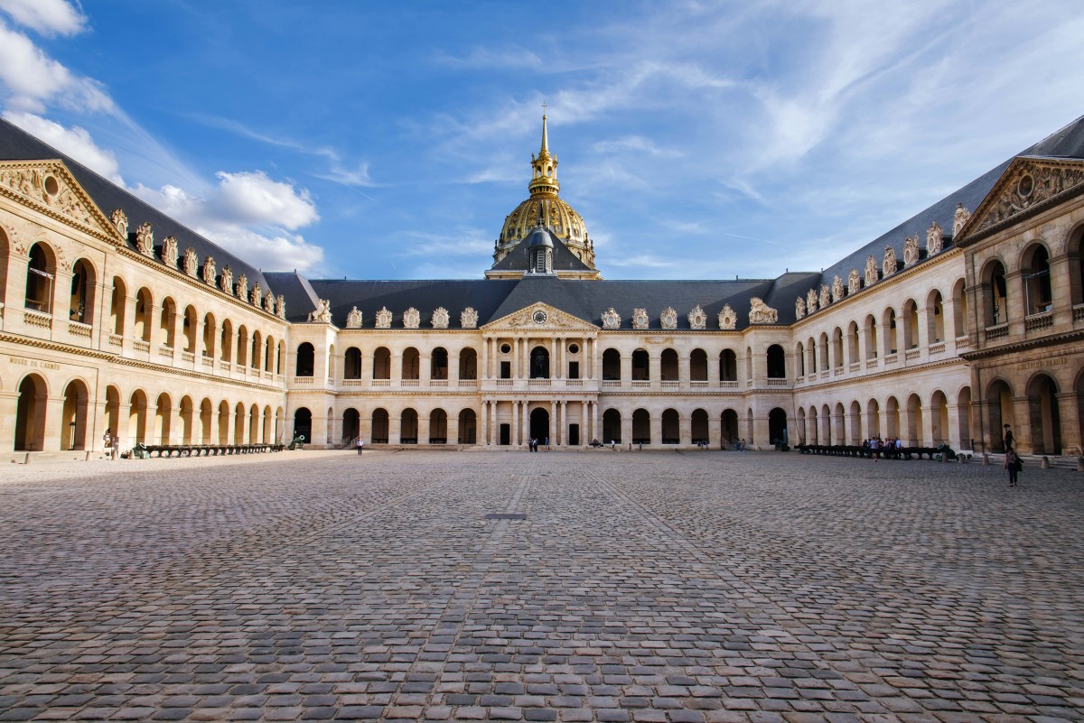 Aux Invalides, le street-art s'expose pour la bonne cause