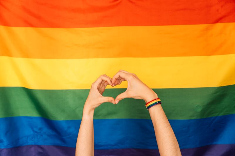 La Pride s'affiche aux balcons à Nantes