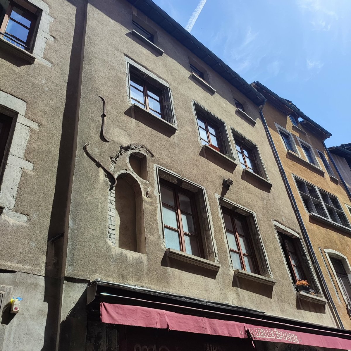 La question : Où se trouve la plus vieille maison de Grenoble ?
