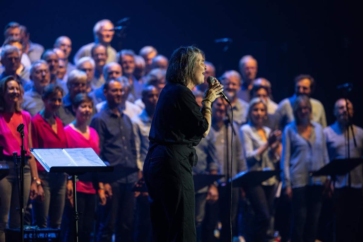 Au Colisée de Roubaix, la chorale À Bout de Souffle fait danser le public