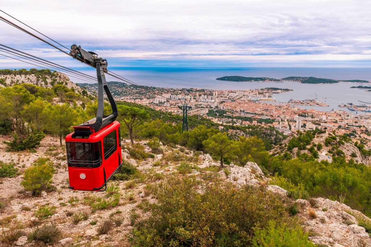 Travaux d'entretien sur le téléphérique de Toulon