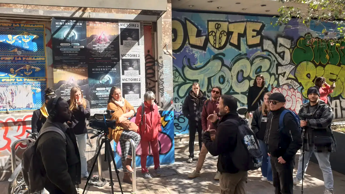 Entre ombre et lumière : La vulnérabilité des sans-abris à l’affiche