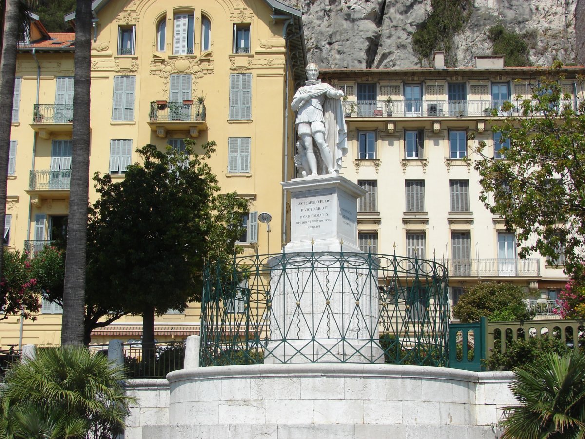 Pourquoi la statue de Charles-Félix de Sardaigne pointe le port de Nice du doigt ?