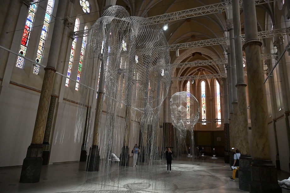 Carré Sainte-Anne : l'artiste catalan Jaume Plensa invite à faire silence