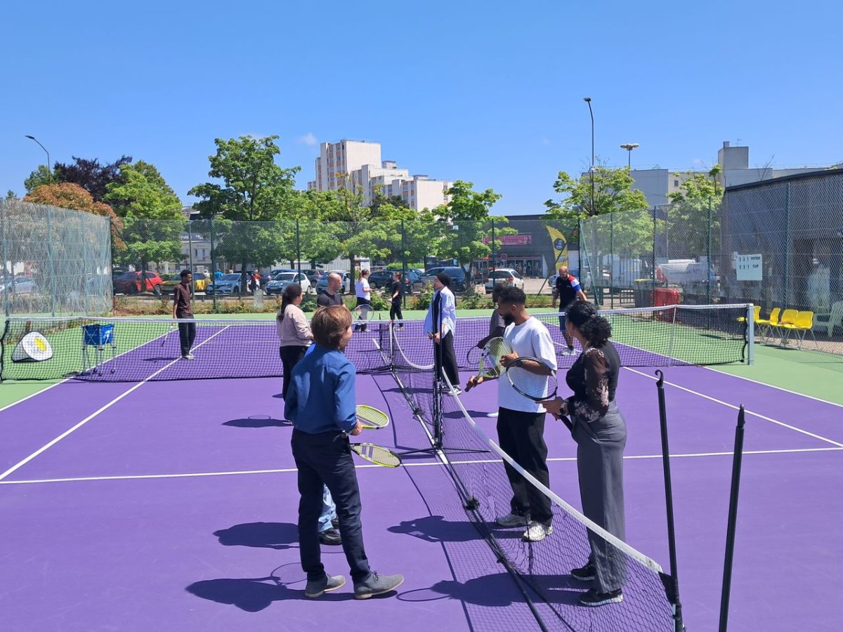 Un job-dating dans un club de tennis près de Rouen