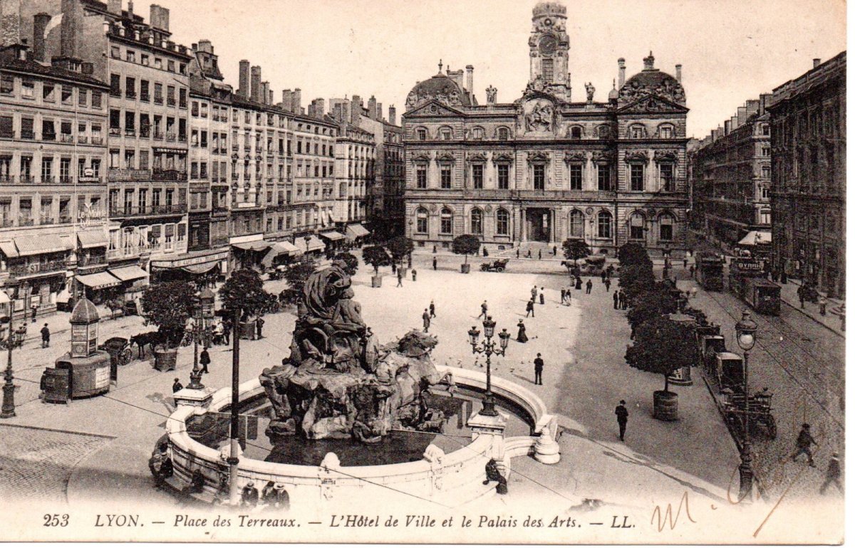 Lyon : D'où vient le nom de la place des Terreaux ?