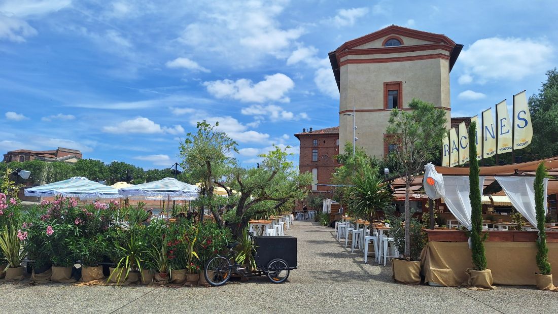 Cette guinguette prend Racines sur les quais aux beaux jours