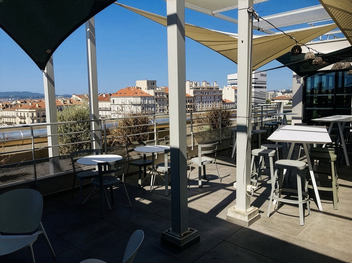 Un nouveau bar avec vue sur les toits toulonnais