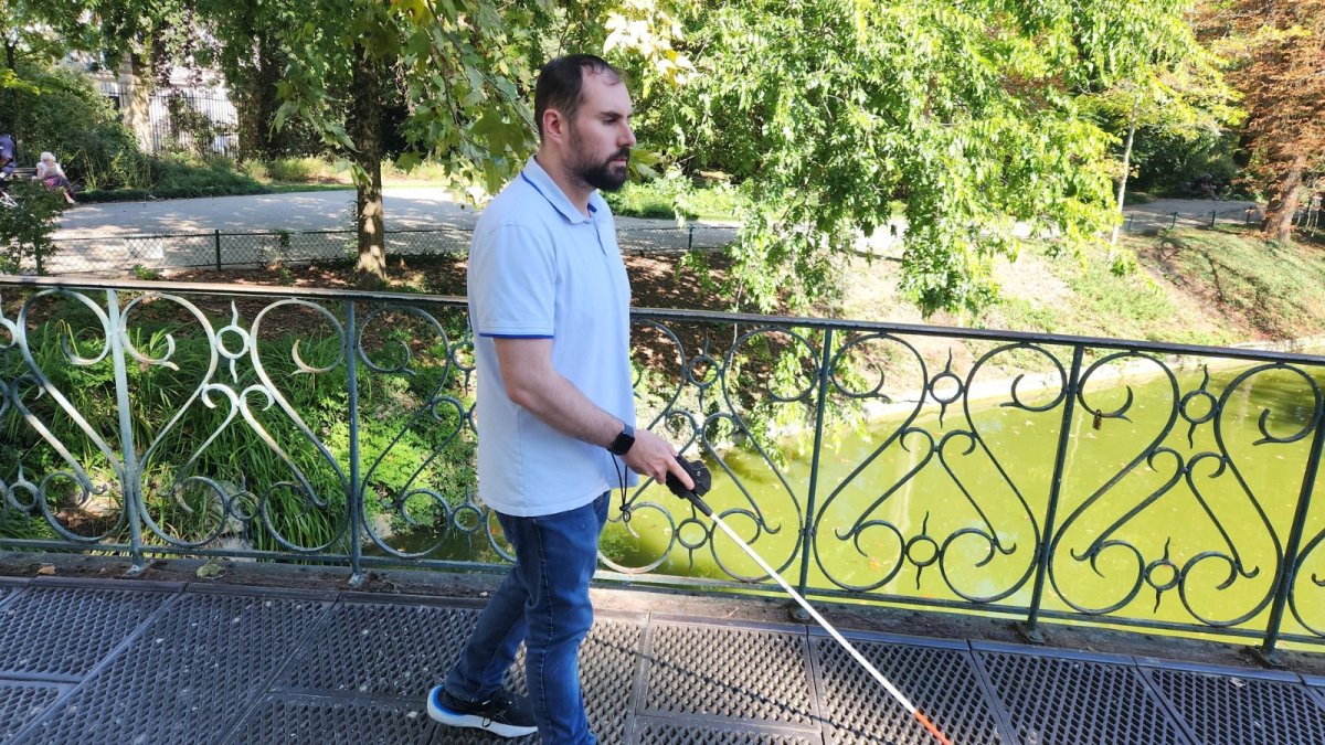 Une start-up bordelaise invente une canne blanche intelligente