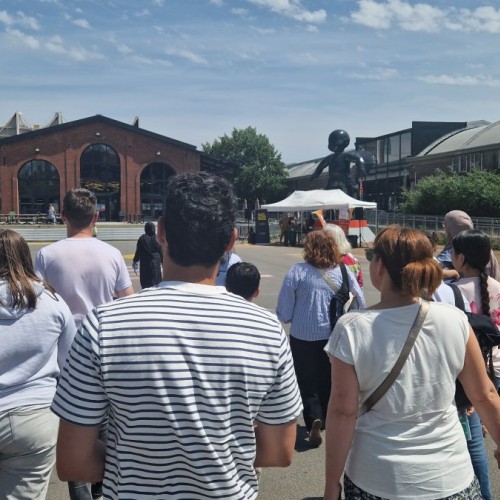 Des navettes affrétées par un bailleur social pour faire découvrir les expos de lille3000