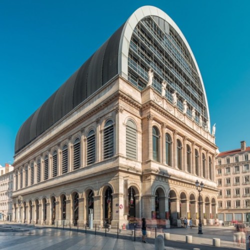 La question : Pourquoi l’Opéra a-t-il cette forme circulaire ? 🩰