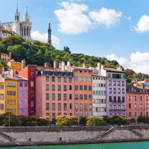 La question : Pourquoi les façades lyonnaises sont-elles si colorées ? 🌆
