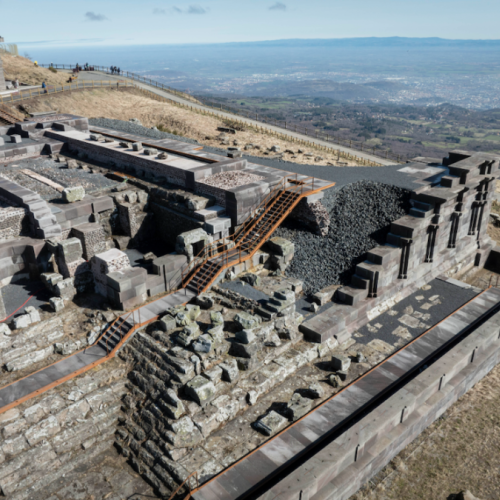 La question : Quel secret cache le Temple de Mercure perché sur le Puy-de-Dôme ? 🏛️