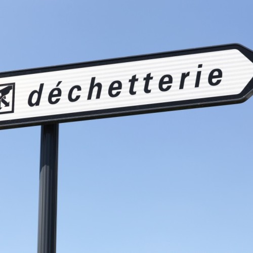 Une déchetterie ferme près de Clermont-Ferrand 🚧