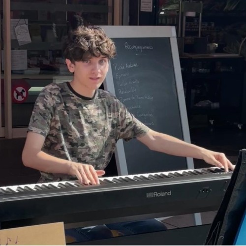 Oscar, finaliste du concours de piano de la SNCF 🎹