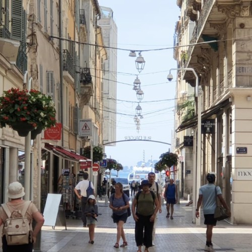 La question : Pourquoi la rue d’Alger porte-t-elle ce nom ? 🛳️