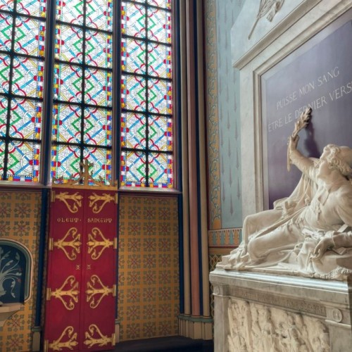 Vitraux de Notre-Dame de Paris : les enjeux du débat 🏗️