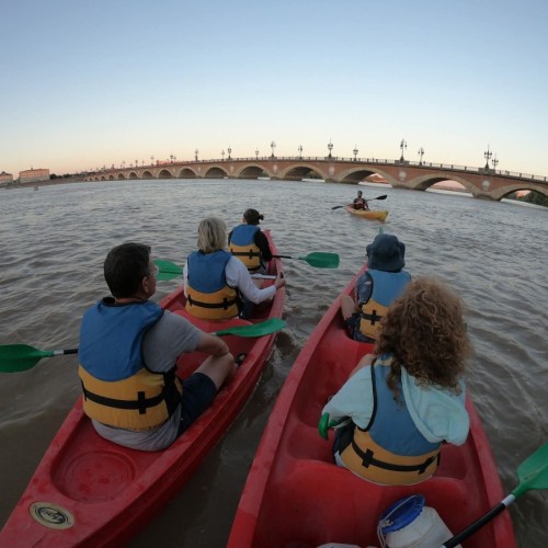 Pagayer sur la Garonne à Bordeaux