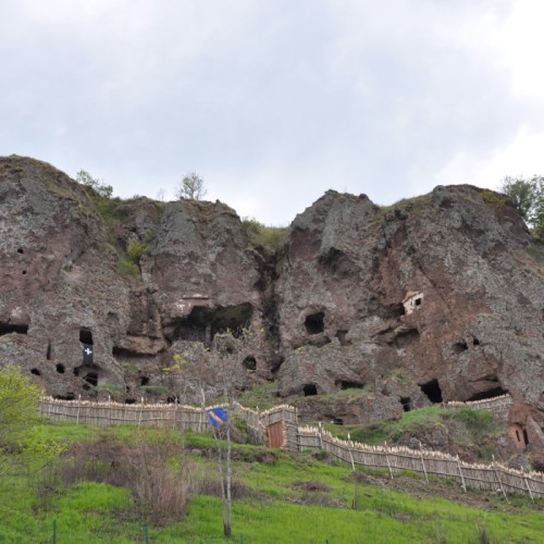La forteresse troglodyte de Jonas au sud de Clermont-Ferrand