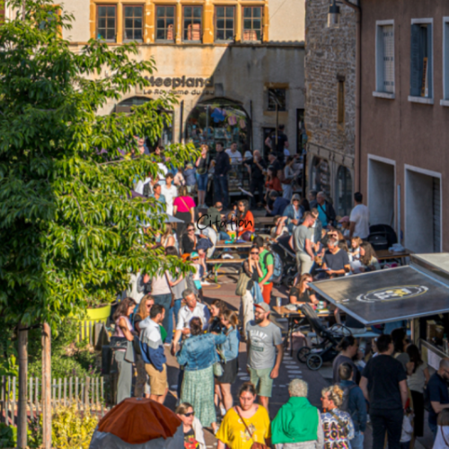 À Saint-Genis-Laval, une petite rue se transforme en grande guinguette 🎉