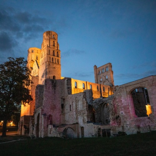 Passer une nuit à la belle étoile dans un monastère près de Rouen