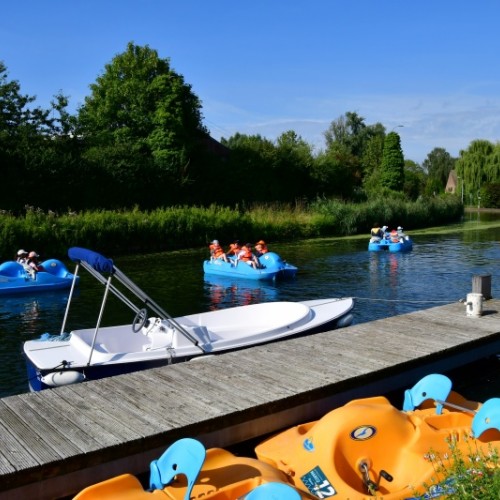 La base nautique de Marcq-en-Barœul propose des pédalos et canoës tout l'été
