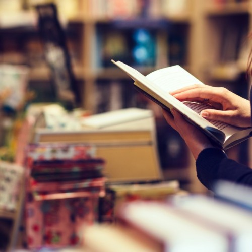 Around the world souffle sa première bougie 📚