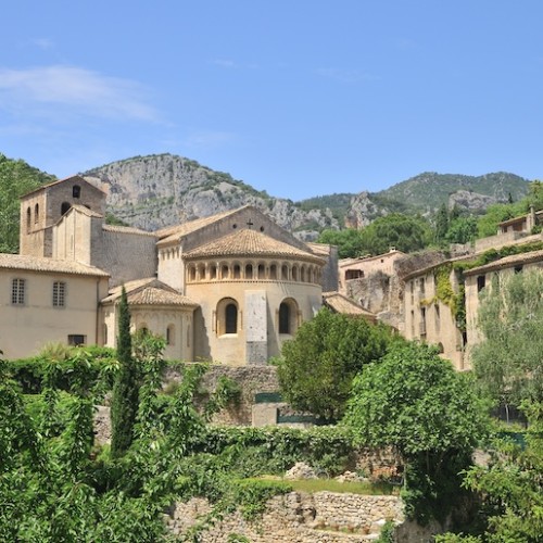 Saint-Guilhem-le-Désert : Un joyau médiéval au cœur de l'Hérault