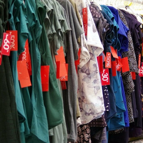 Braderie de fin de soldes au centre-ville