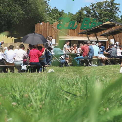 Près de Rennes, La Béni est une guinguette installée en bord de plage