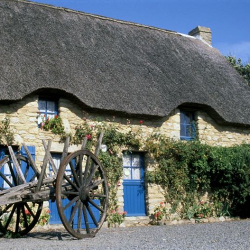 Évadez-vous au village de chaumières de Kerhinet 🛖