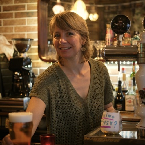Enora Langdon, copropriétaire du pub The King's Head à Bordeaux 🍺