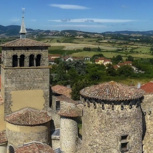 Taluyers, un village médiéval entre vignes et collines à 20 min de Lyon
