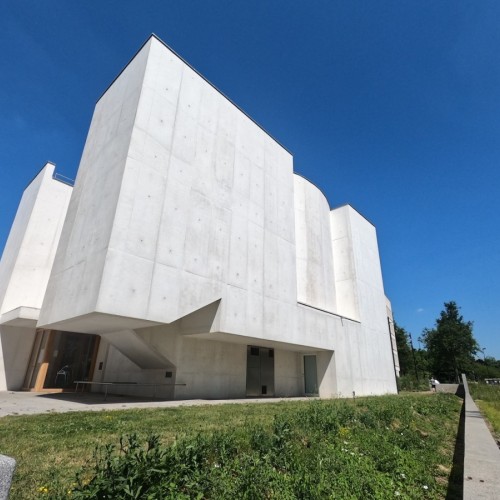 Près de Rennes, découvrez une église « design »