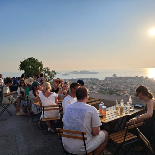 « Le Bon Air », la buvette la plus haute de Marseille 🍺