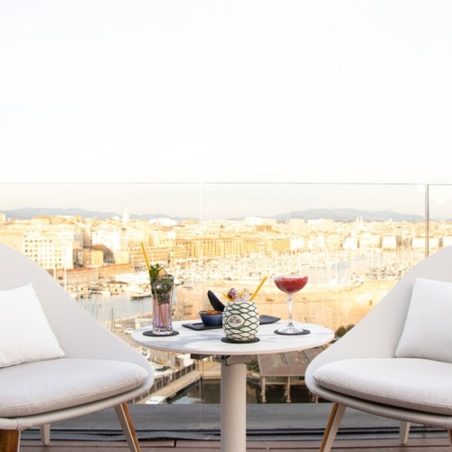 Le Dantès Skylounge à Marseille offre un choix de 32 cocktails 