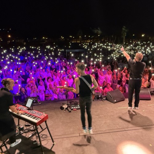 Un spectacle gratuit mêlant chanson et imitation 🎤
