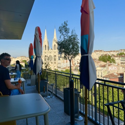 Dominez la Canebière du haut du restaurant Les Réformés ! 🍽️