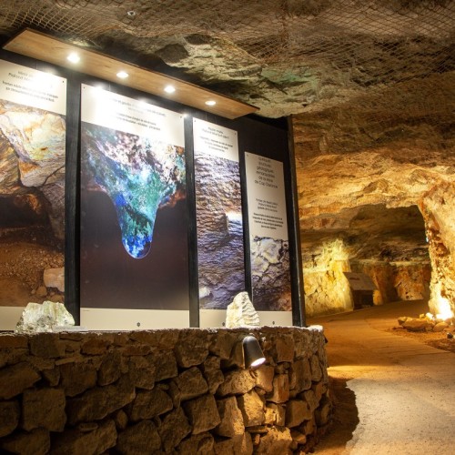 La mine du cap Garonne : une merveille minéralogique 💎