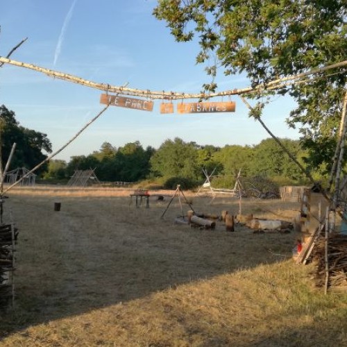 Un parc à cabanes pour les constructeurs en herbe près de Nantes