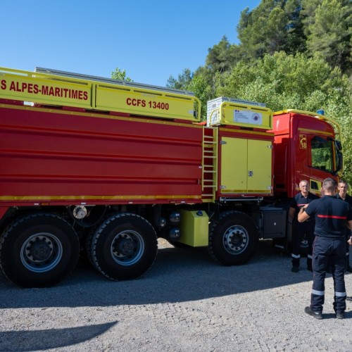 Les pompiers scrutent les feux de forêt 🚒