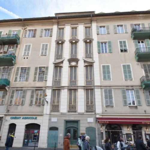 La question : Quels sont les secrets du palais Hongran ? 🏢
