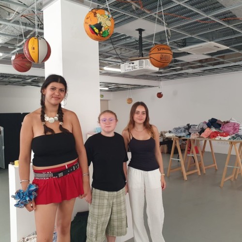 À Toulon, un atelier enfant pour donner une nouvelle vie à ses vêtements 🪡