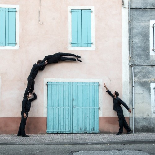 Une compagnie de théâtre dans les rues toulonnaises 