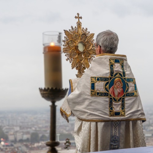 Vœu des Échevins : une tradition séculaire célébrée à Lyon ⛪️