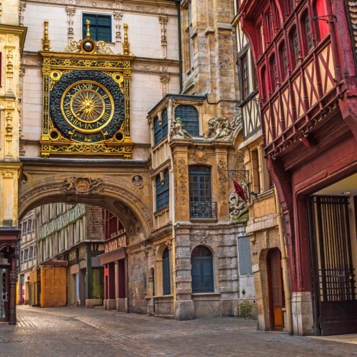  La rue du Gros-Horloge à Rouen, première voie piétonne française 