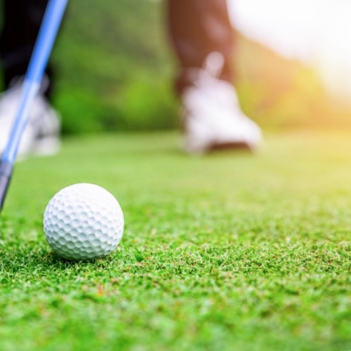 Vous pouvez essayer le golf à La Garde à côté de Toulon 