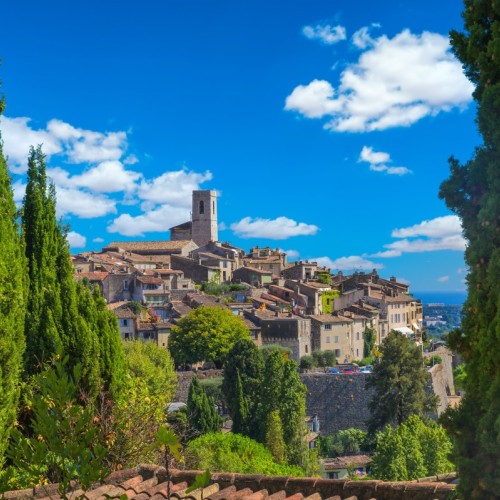 « Les Remparts du rire » s'installe à Saint-Paul-de-Vence 😂