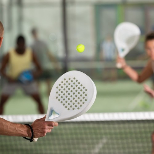 Jouer au padel à La Crau à deux pas de Toulon 