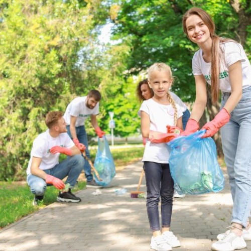 Ramasser les déchets pour une planète plus propre 🌏